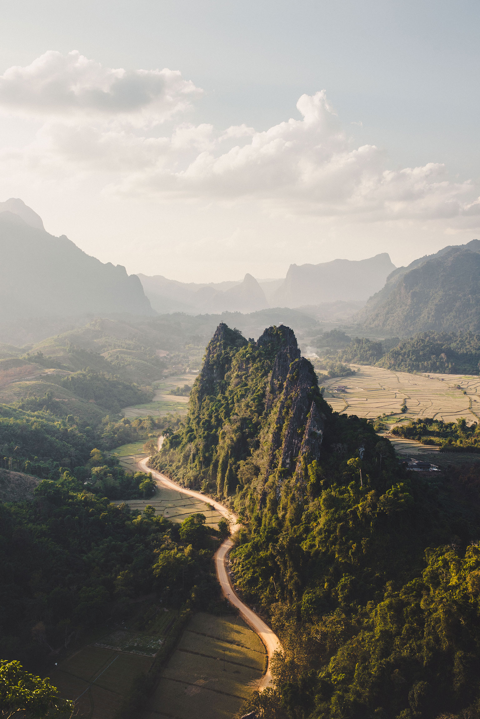 Ein Berg in der Nähe von Vang Vieng in Laos.